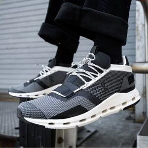 On Cloud Running Cloudnova Mens size 10 sneakers EUC